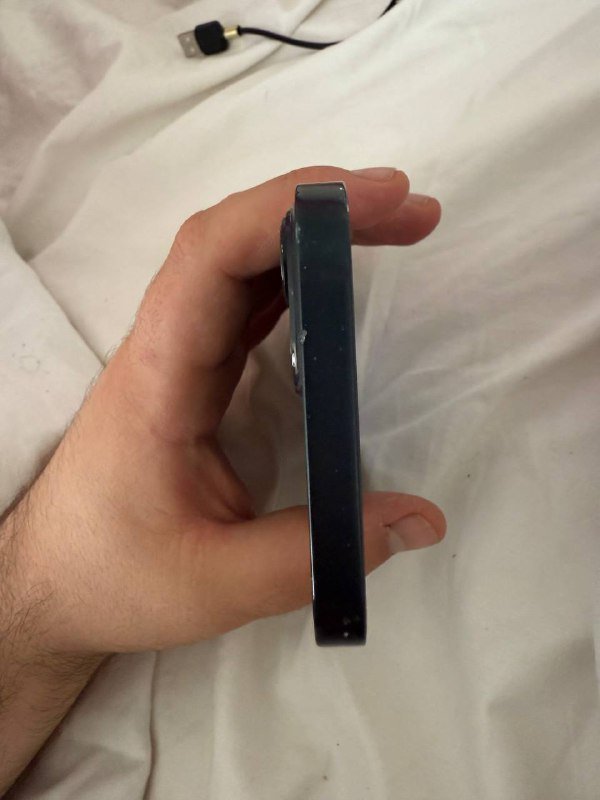 iPhone 13 128 GB в хорошем состоянии с чехлом и зарядкой 3