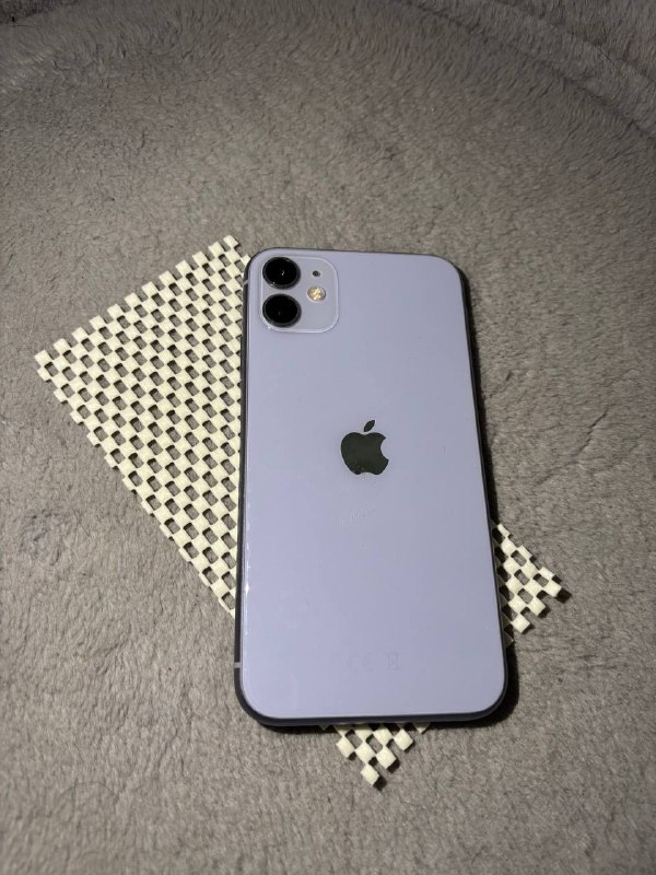 Продам 11 айфон 4