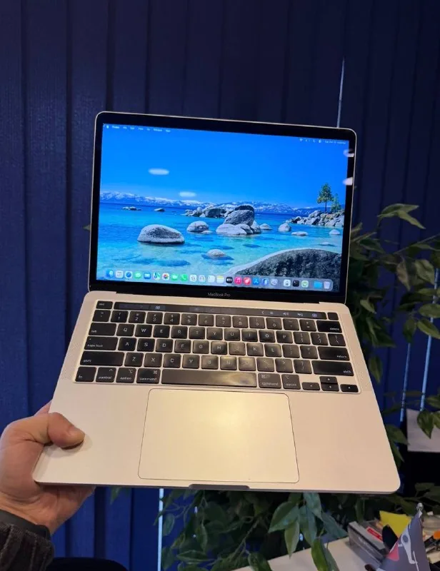 MacBook Pro 13.3 дюйма 1