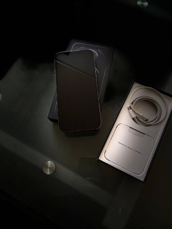 iPhone 12 Pro Max 128GB, идеальное состояние, 2 чехла в подарок