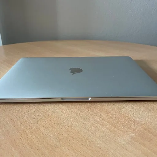 MacBook Pro 2017 13.3, i5, 8 ГБ, 256 ГБ