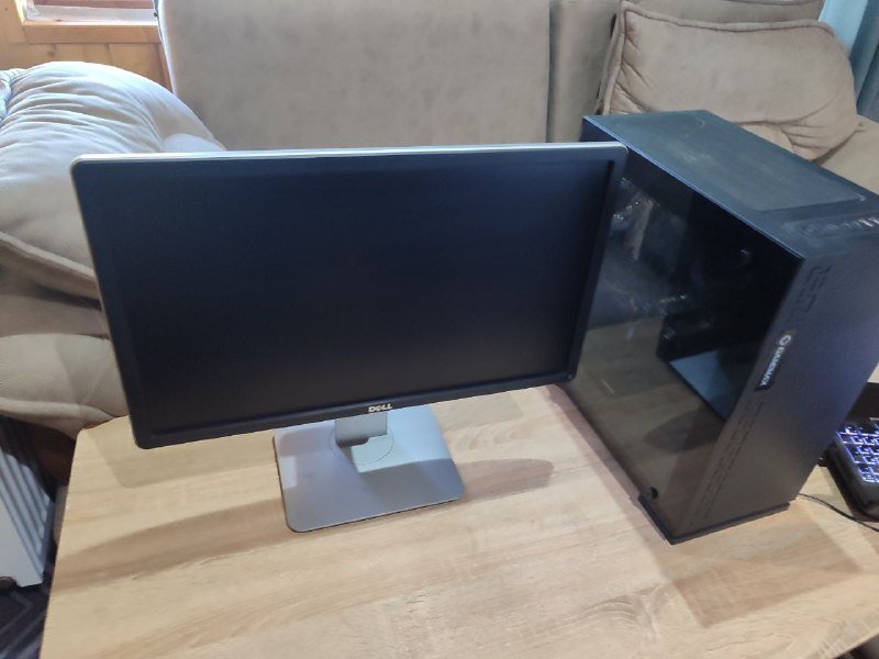 Монитор Dell P2214Hb и системный блок