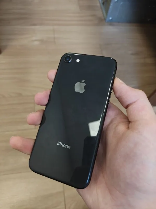 iPhone 8 Black 64 ГБ 1