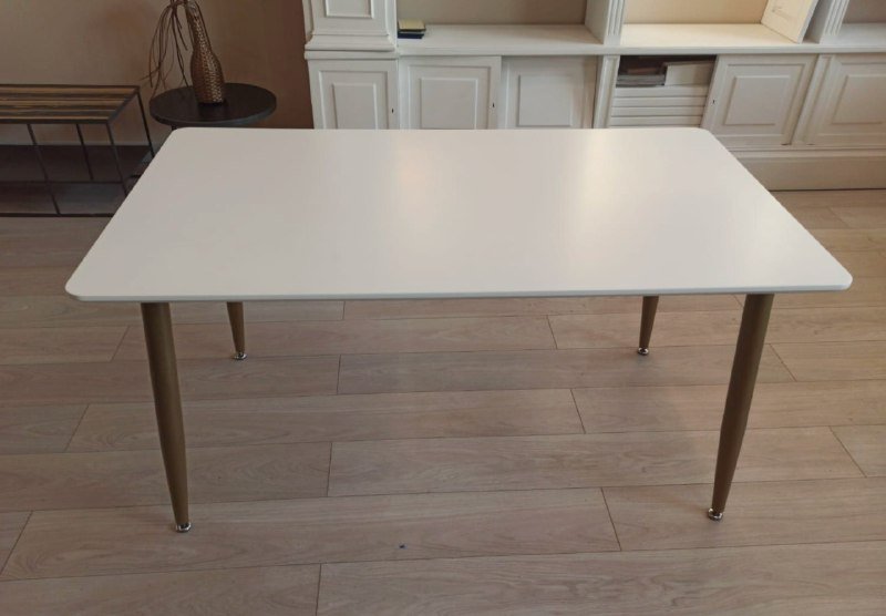 Коричневый стол, белый дизайнерский стол, белый стол с серебряными ножками 4