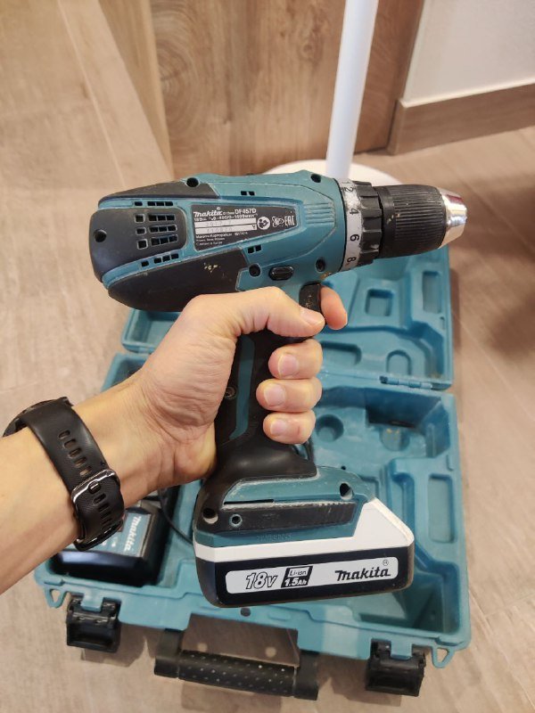 Шуруповёрт Makita с 2 аккумуляторами и зарядкой 2