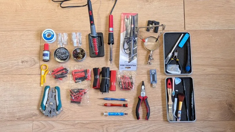Комплект инструментов для пайки и ремонта гаджетов 1