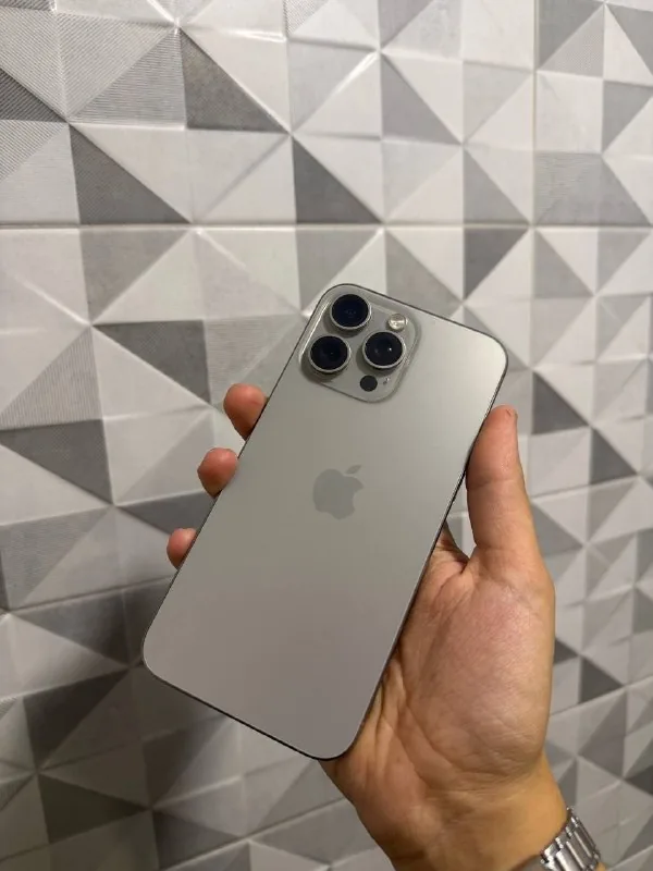 iPhone 15 Pro Max 1