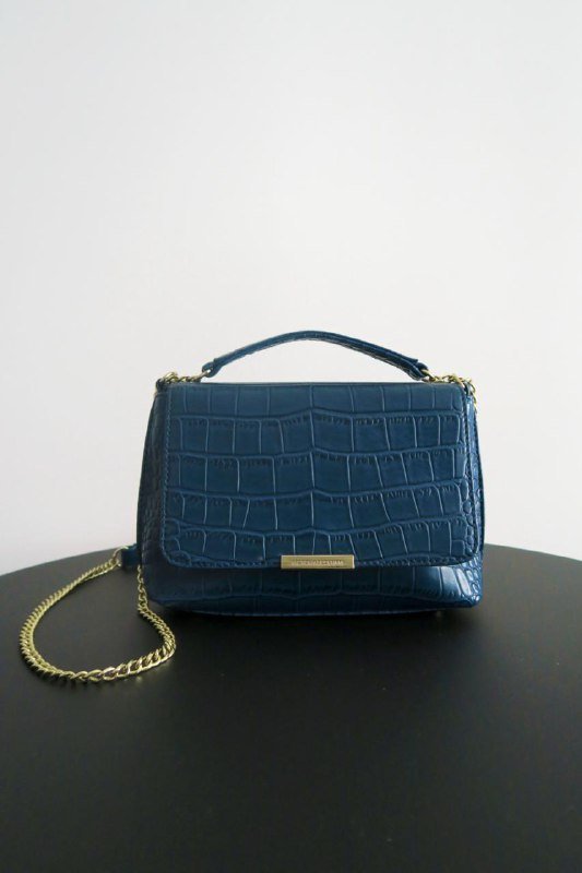 Темно-бирюзовая кожаная сумка кроссбоди с тиснением под крокодила 5