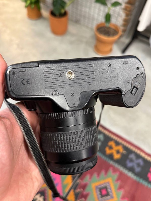 Винтажный пленочный фотоаппарат Canon 3000 с объективом 4