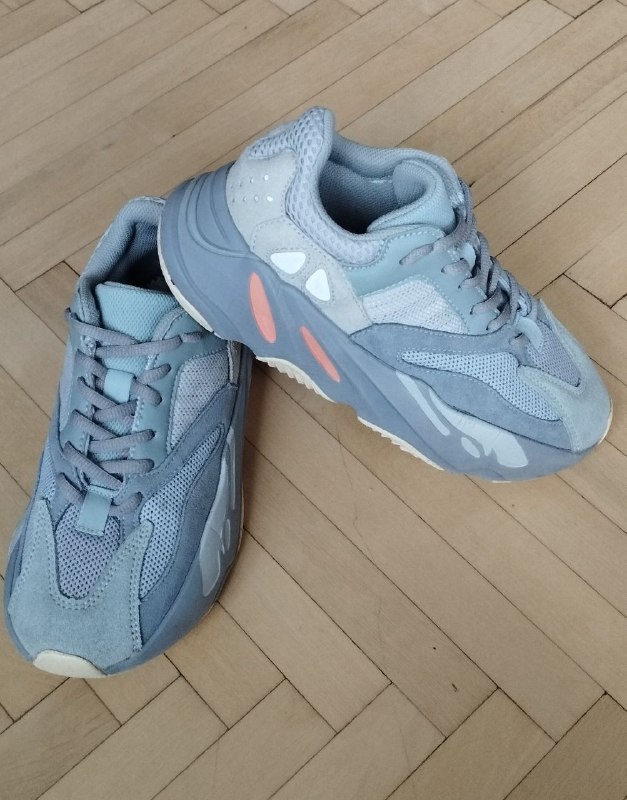 Кроссовки adidas