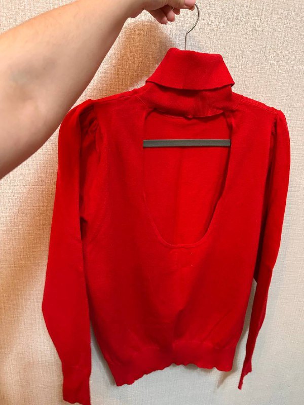 Красная водолазка с открытой спиной, кардиган, боди с воланами, лонгслив Гарри Поттера, платье 2