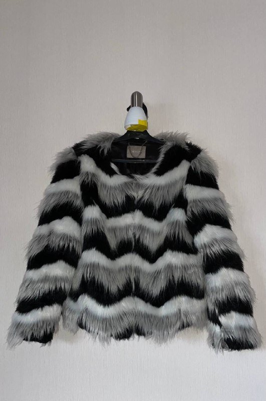 Кожаные куртки, меховые шубы, обувь, штаны, худи женские 6