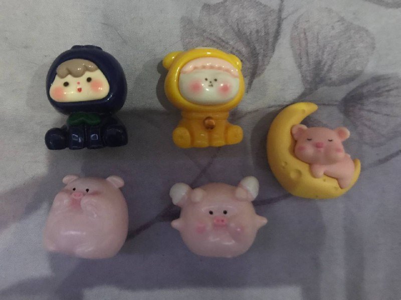 Набор игрушек и магнит