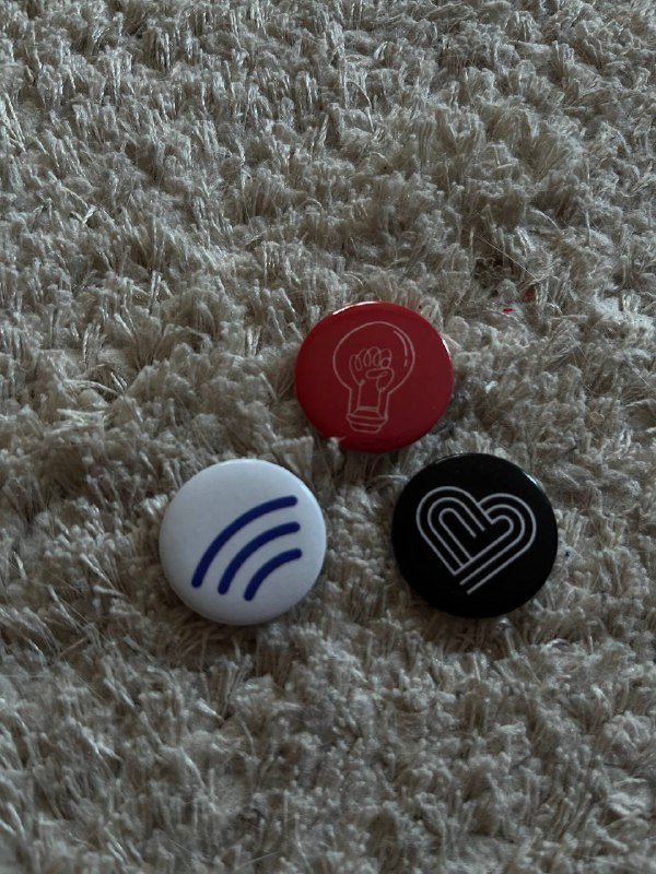 аксессуары для путешествий и спорта: бутылки, очки, подушка, значки, нарукавник 10