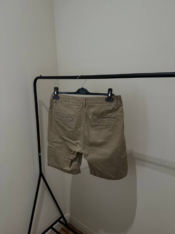 Жилетка L, Худи Travis Scott M, Рубашка чёрная H&M L, Рубашка льняная wrangler L, Шорты M 10