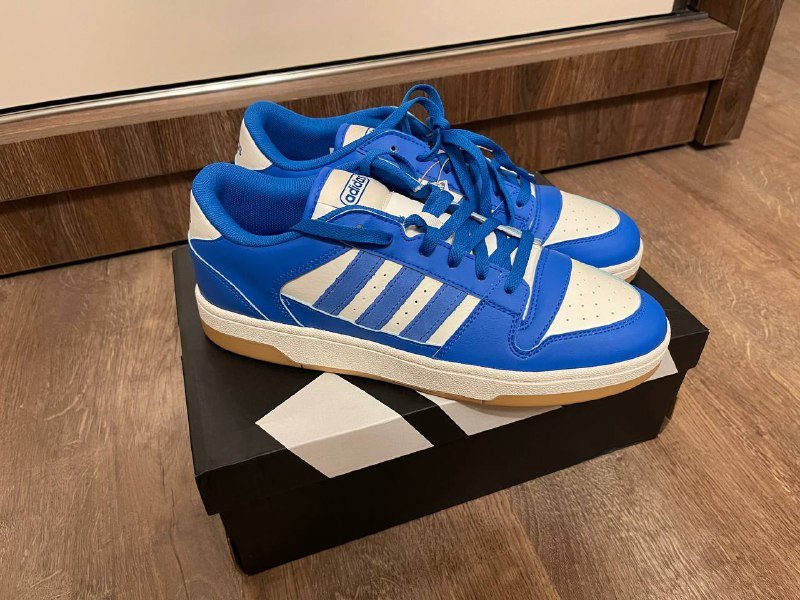 Кроссовки Адидас новые US 9 EU 42