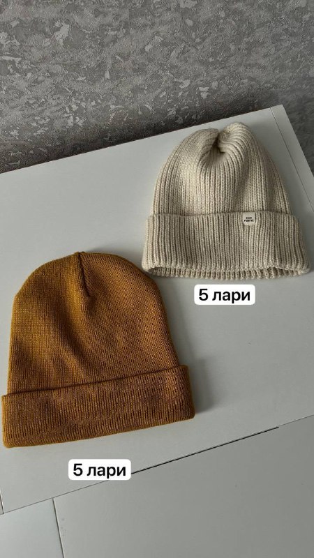 Платье от cropp, резиновые сапоги, духи, рюкзак, шапки 8