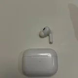 AirPods Pro 2 с кейсом и правым наушником 1