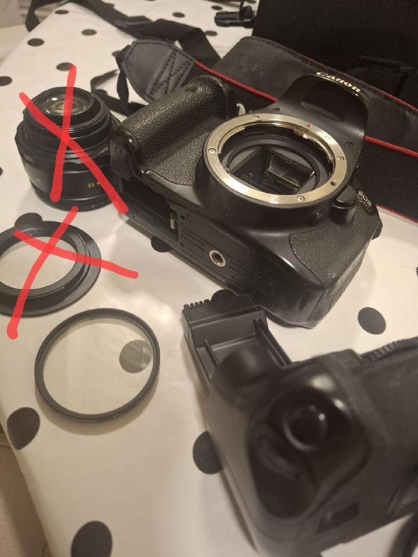 Камера Canon 650D тушка, аккумуляторная ручка, сумка, светофильтр, стэдикам, карта памяти 2