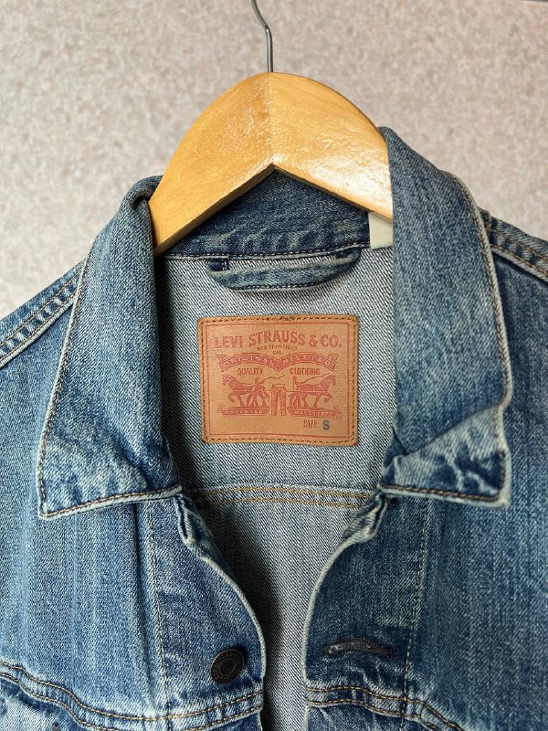 Джинсовка Levi’s размер S, Футболка Calvin Klein Jeans размер S 2