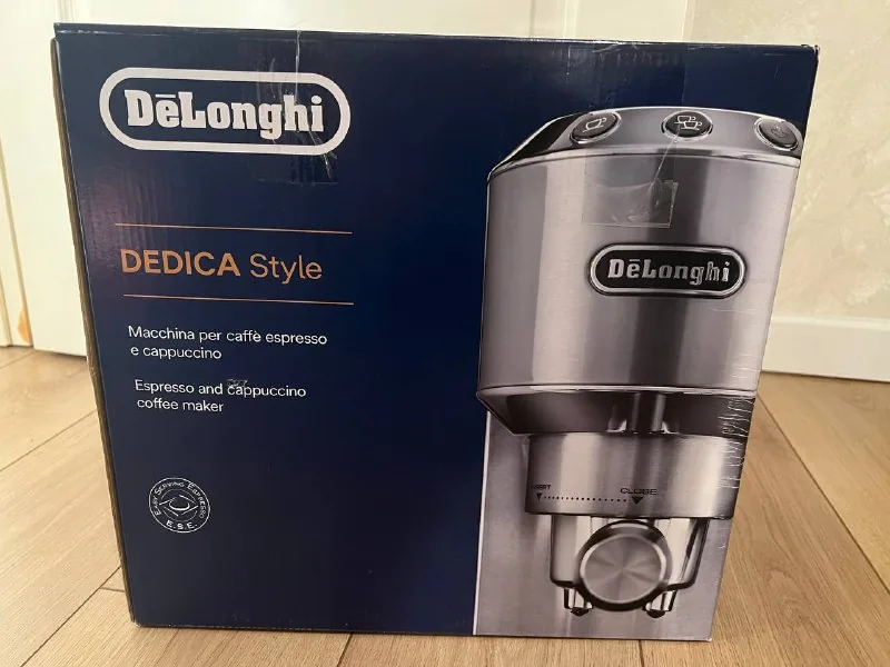 Кофемашина DeLonghi Dedica Style 1