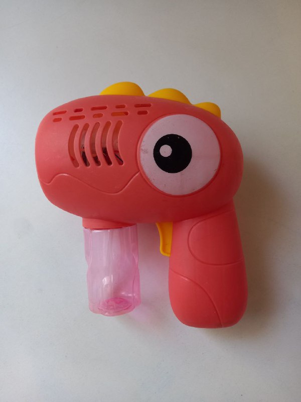 Машинка со светом и звуком, бутылка для воды, поильник Nuk, говорящий планшет, машина на пульту, круг надувной, водный пистолет, аквашузы, генератор пузырей, пазлы деревянные 9