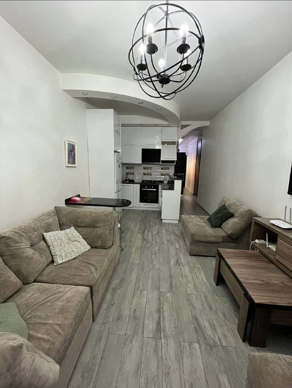 3 комнатная квартира с 2 спальнями в Батуми на год 2