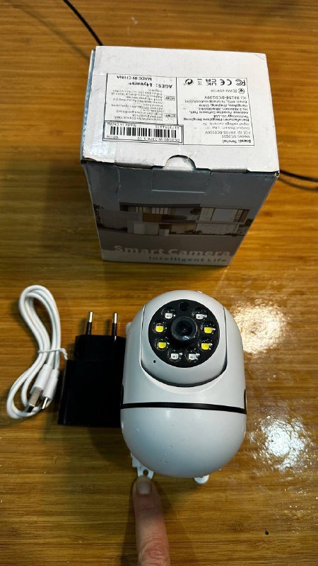 Wi fi камера видеонаблюдения с комплектом и флеш картой 4