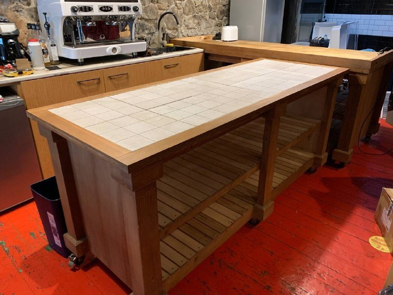 Мастеровая стойка и кухонный стол на колёсиках