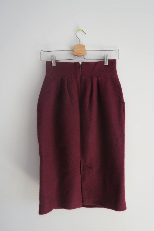 Бордовая шерстяная юбка-карандаш с карманами и складками 3