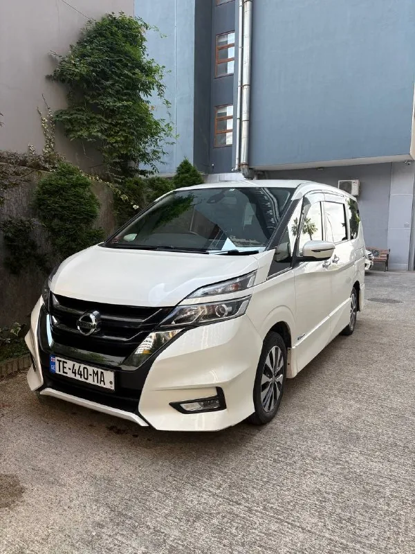 Nissan Serena 2016 1