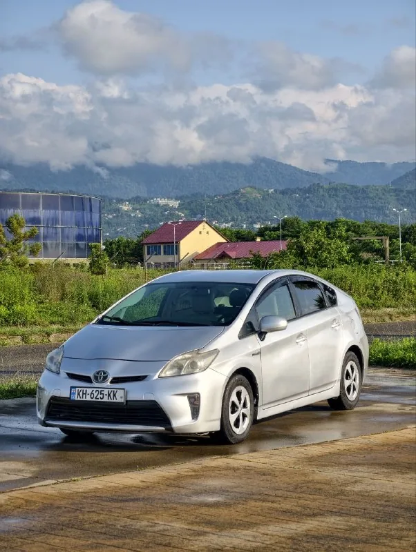Toyota Prius 2012 1