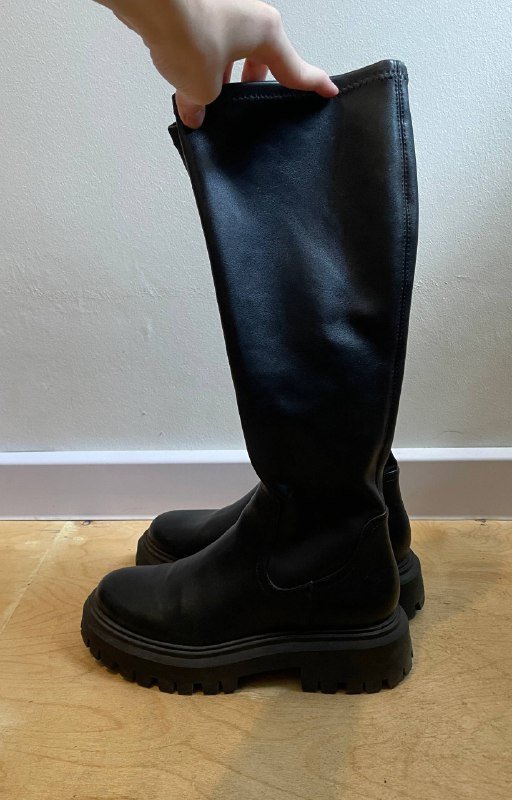 кресло игровое, подушки, пальто, обувь, меч катана, камуфляжная форма, тейп 9