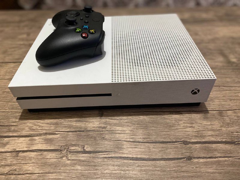 XBOX ONE S 500GB с контроллером и кабелями