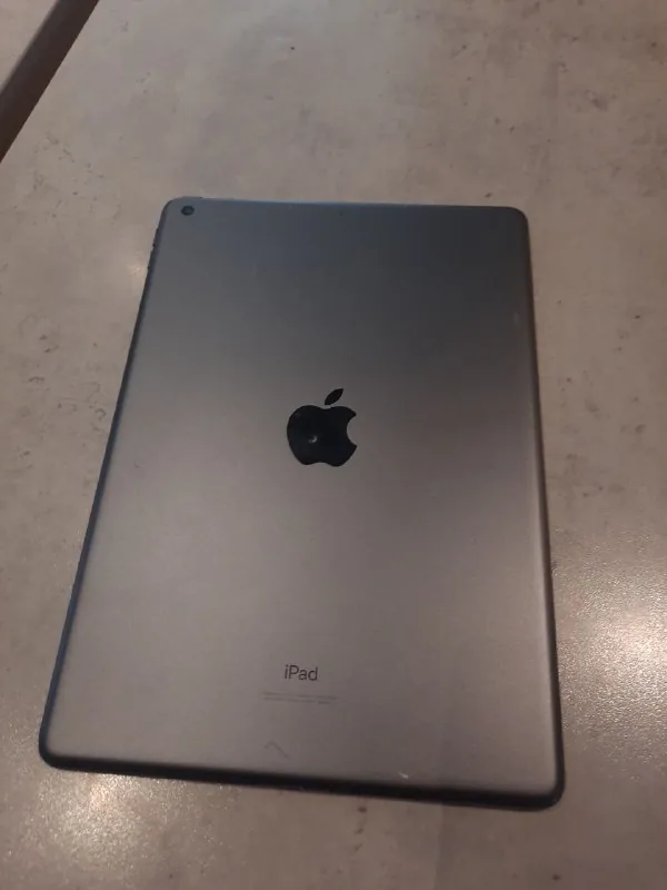iPhone 128GB 1