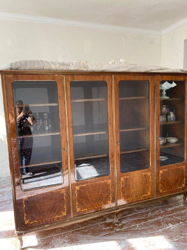 Антикварный шкаф в классическом стиле 5