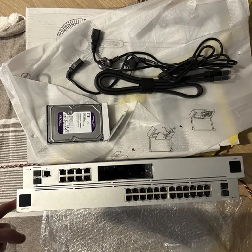 Сетевое оборудование Ubiquiti UniFi, UDM-Pro, USW-Pro-24-PoE, WD Purple 2TB