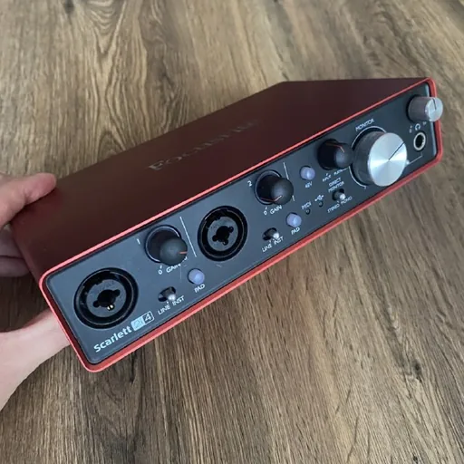 Focusrite Scarlett 2i4 (2nd Gen) USB аудиоинтерфейс