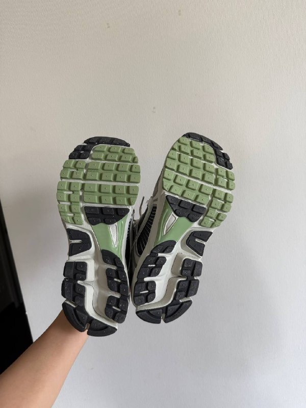 кроссовки Nike Vomero 5 оригинал размер 36.5 4