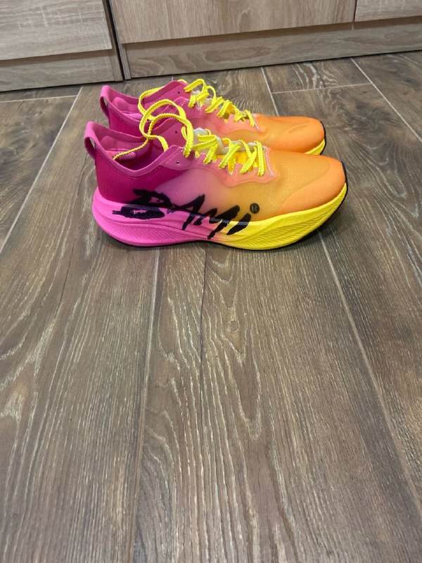 Беговые кроссовки размер 9 US новые 2