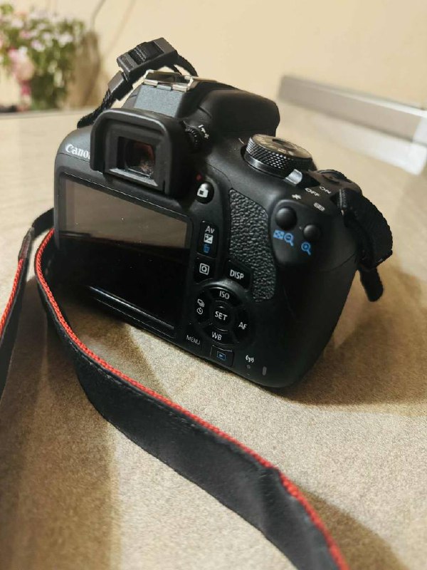 Фотоаппарат Canon 2000D 3