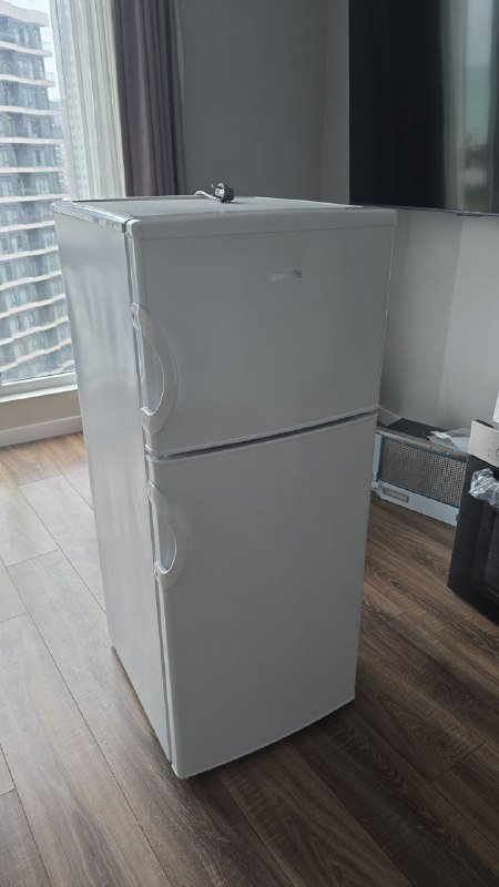 Кровать односпальная, диван раскладной, кресло, шкаф, тумбочка, стол, стулья