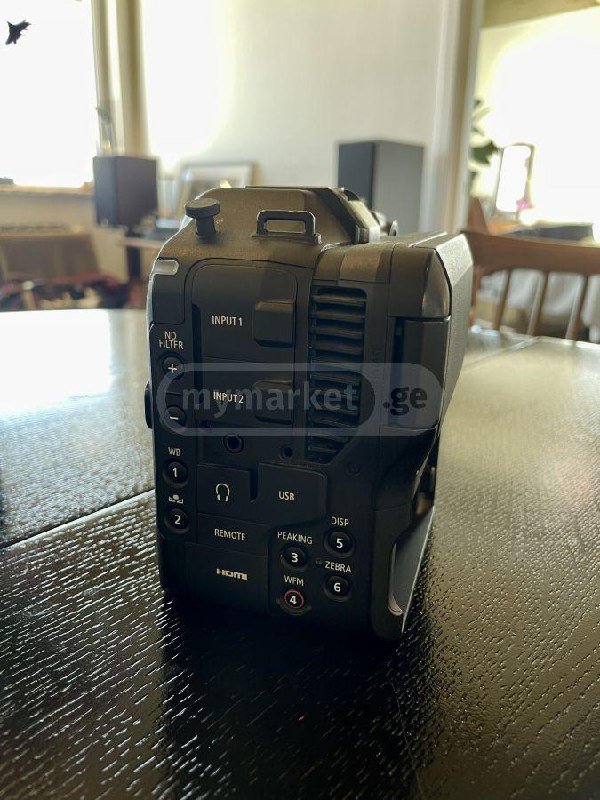 Canon C70 камера с аккумуляторами 8