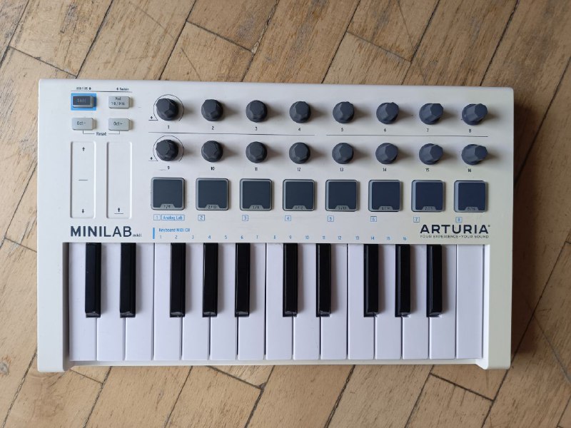 Arturia Minilab MkII MIDI контроллер 1