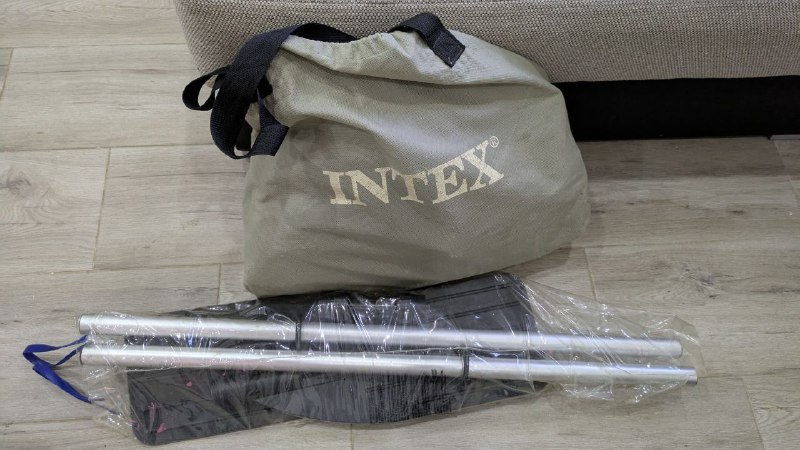 Надувная лодка Intex с веслами и сумкой 2