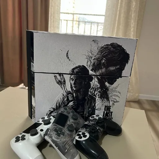 PlayStation 4, три геймпада