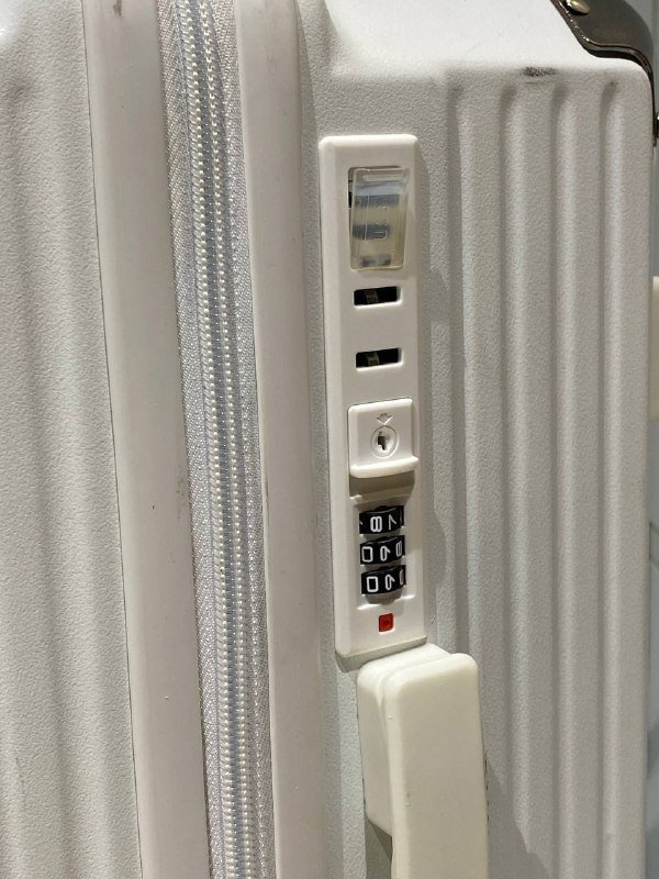 Чемодан на 15кг с USB и Type-C портами 4