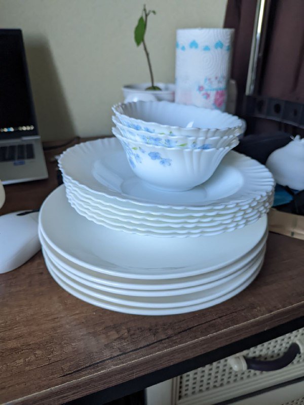 Столовые приборы, тарелки 2