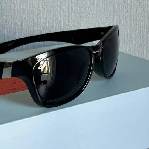 Солнцезащитные очки Oakley