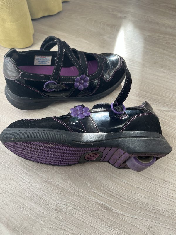Детские туфли с колесиками черно-фиолетовые